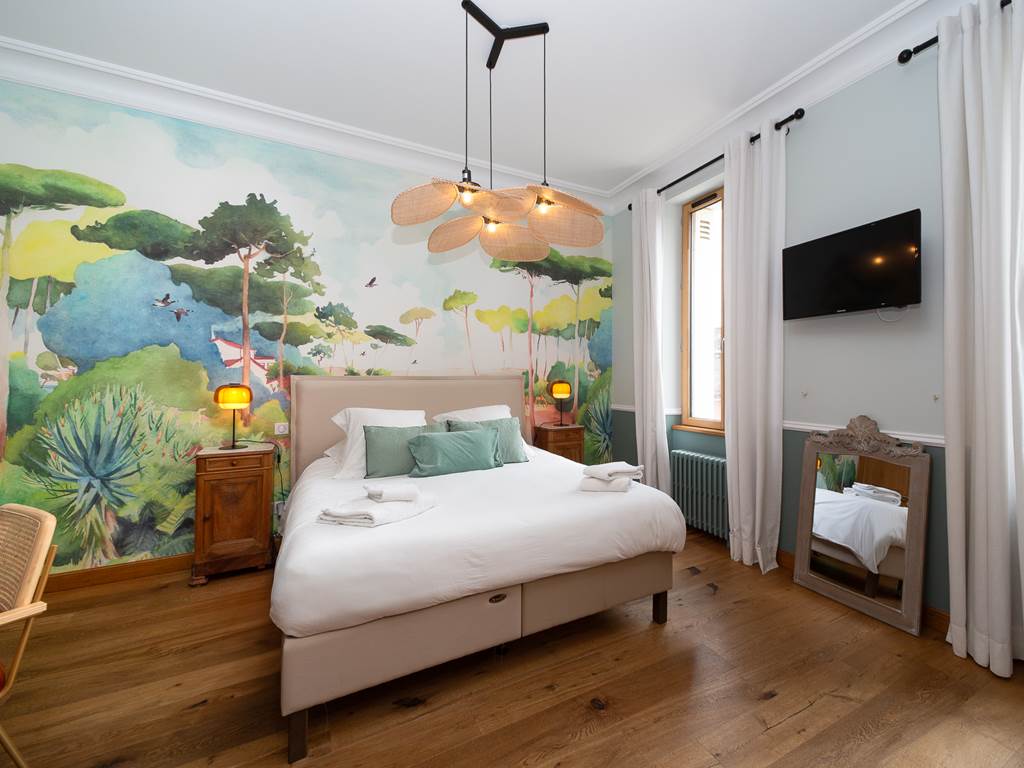 Maison de Jean, chambres d'hôtes de charme en Blaye Côtes de Bordeaux , Château Haut Bourcier avec chambre spacieuse et lumineuse