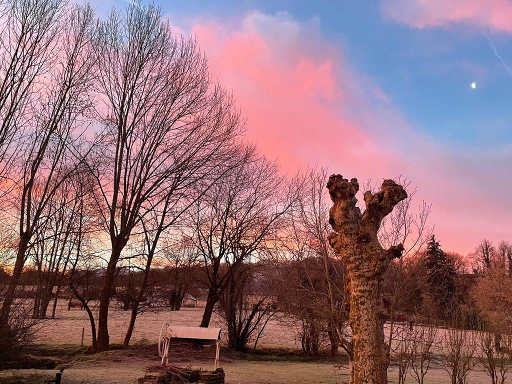 Le lever du soleil un jour d'hiver