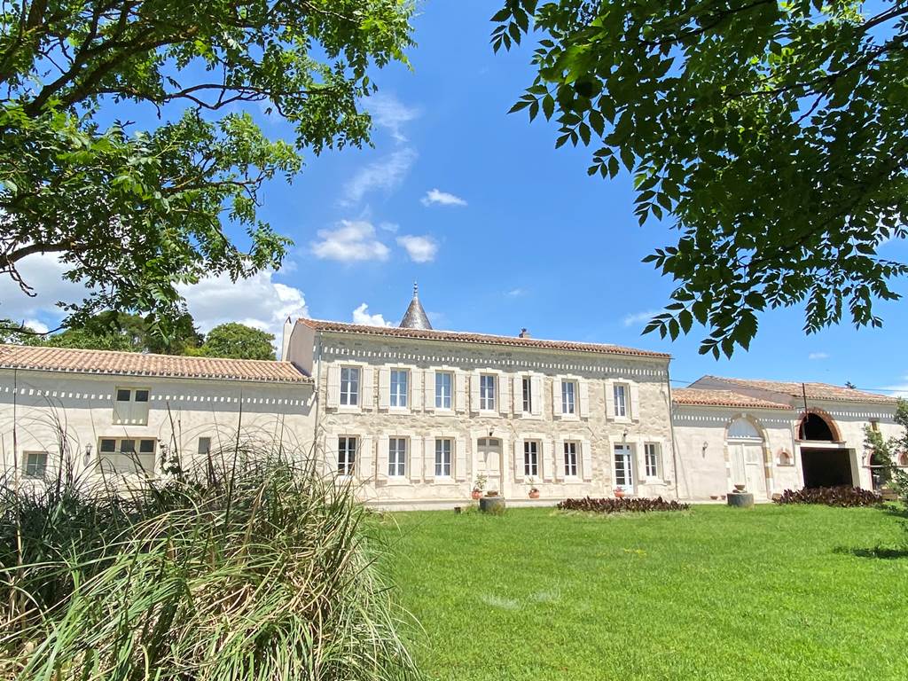 Facade sud - Domaine de Lanis - Chambre hotes Castelnaudary