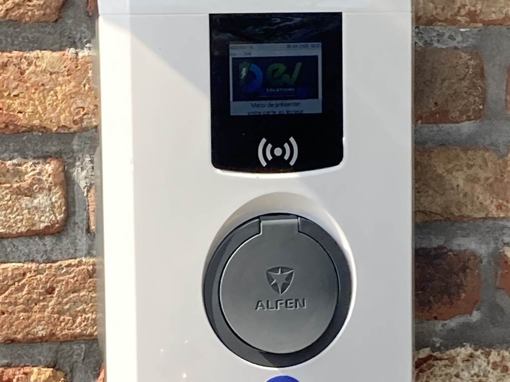 Borne de recharge sur parking privé service payant