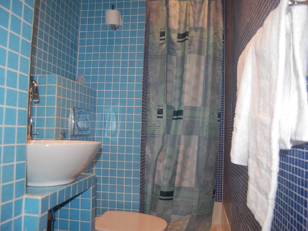 Salle de bain côté cour hôtel Jean Bart