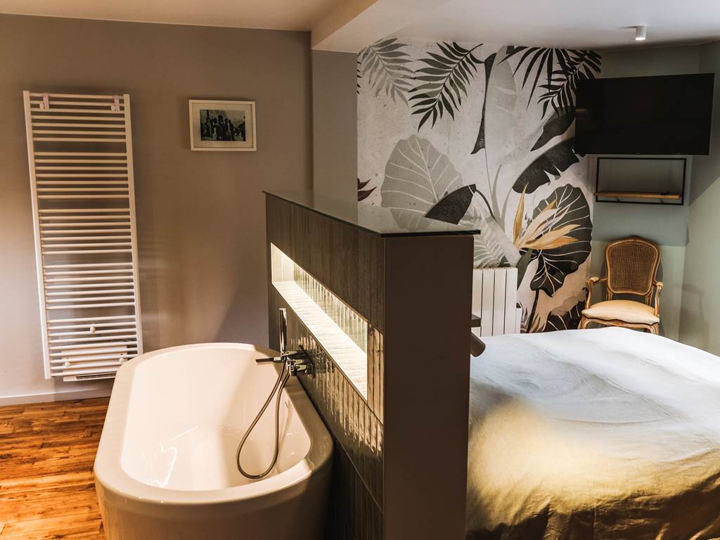 Gi^te Maud Neuprez. 10-25 BOOKING HD-11