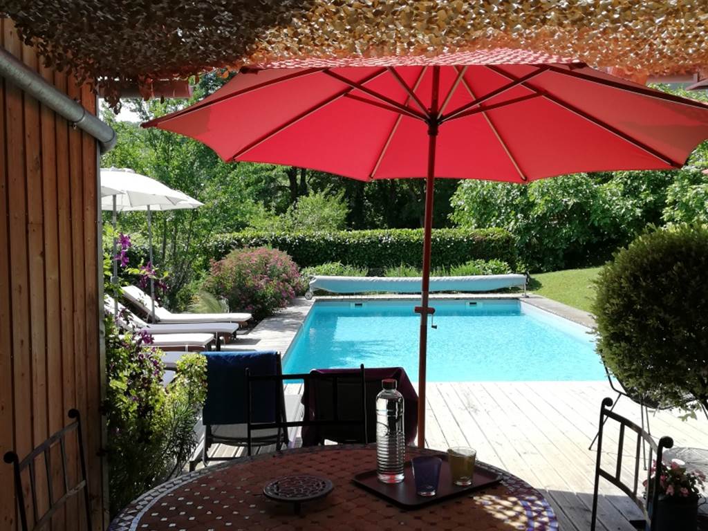 Coin repas extérieur.
