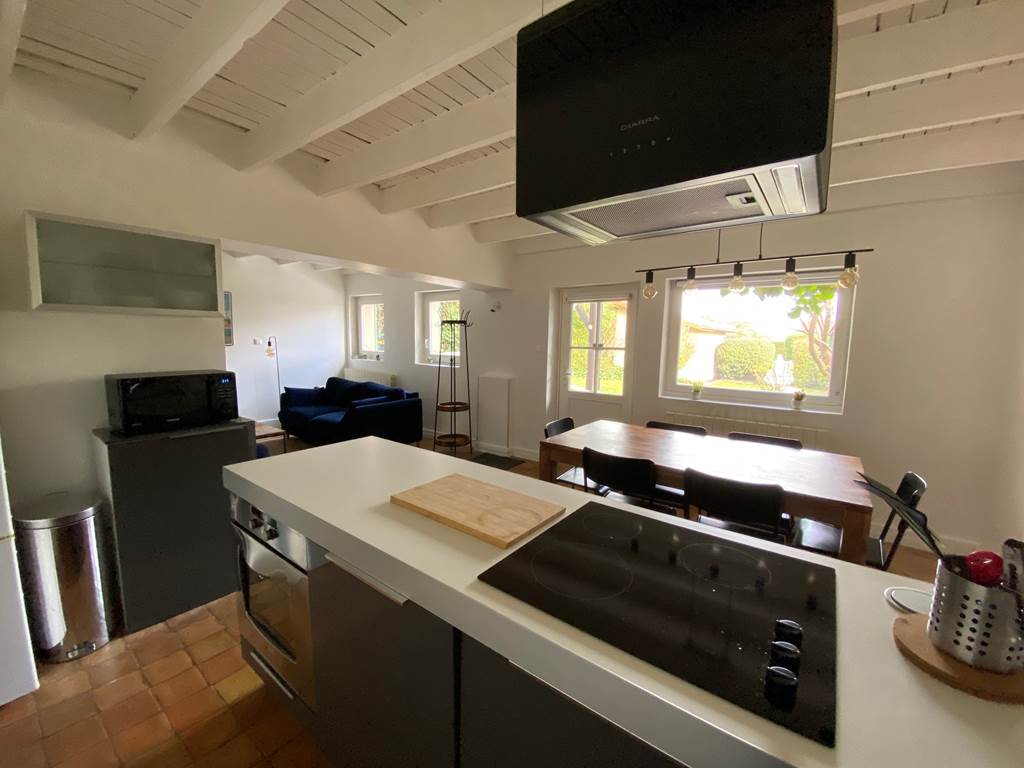 cuisine-equipee-location-maison-vacances-charly-proche-lyon