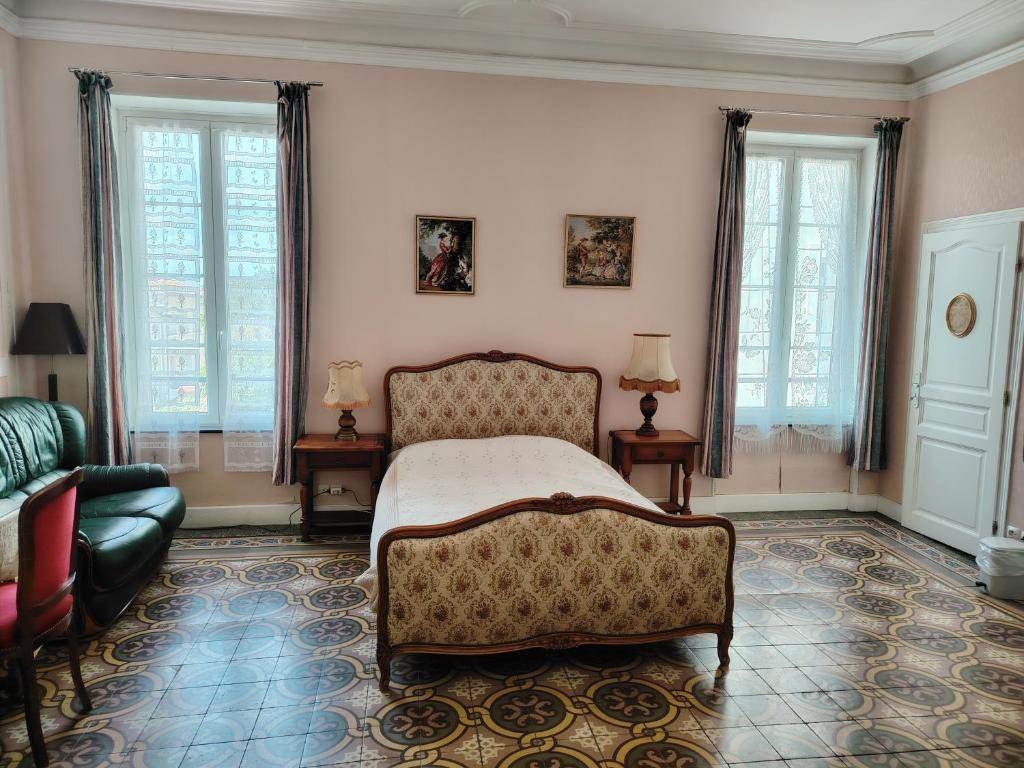 chambre spacieuse Les Volets Bleus