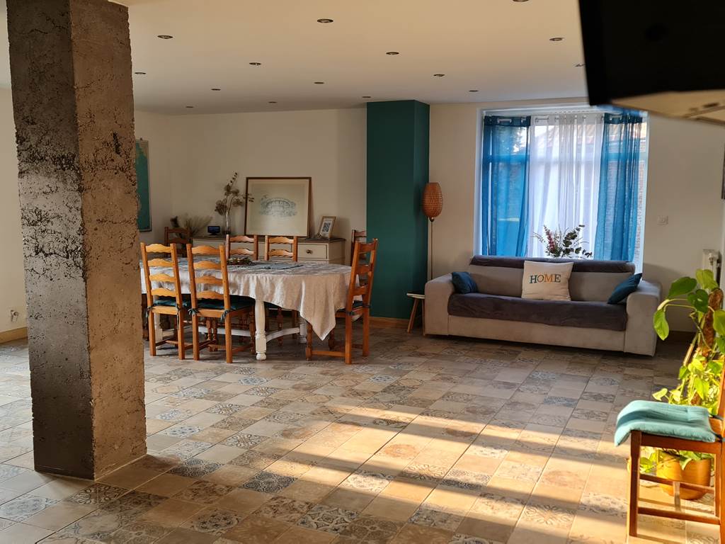 Grand espace de vie 50 m² idéal pour les retrouvailles en famille ou entre amis