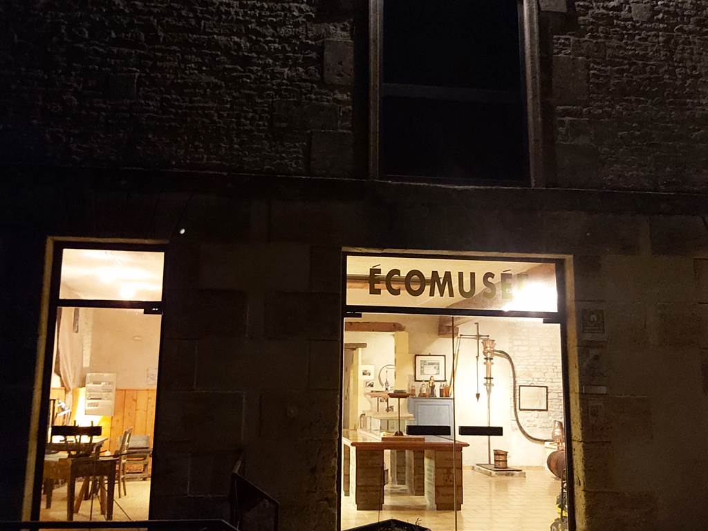 FACADE DE NUIT ECOMUSEE