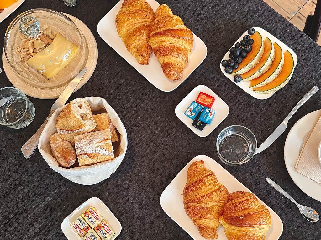 Notre petit déjeuner, avec des produits frais et locaux