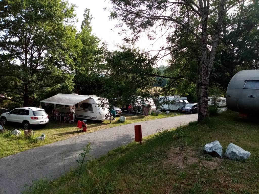 Camping-La-Perle-emplacements-nus