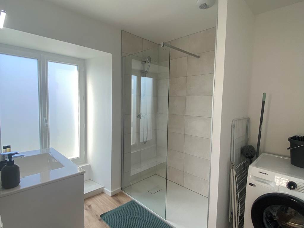 appartement-meuble-cambo-les-bains-salle-de-bain.jpg