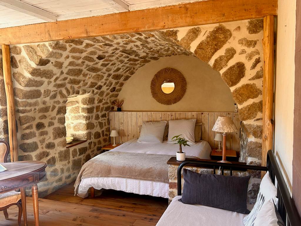 la calade chambres d'hotes et espace bien être ardèche chambre ocre