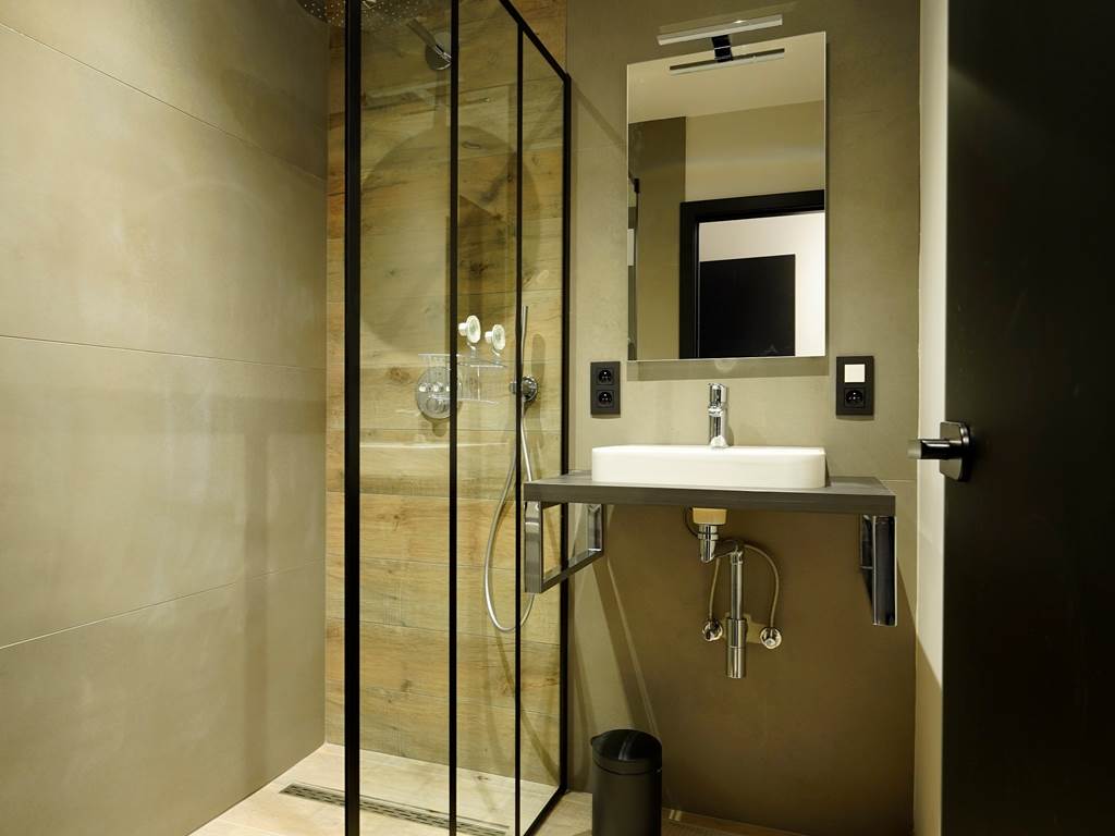 la Siroperie - gîte 4 p. - salle de douche chambre 2