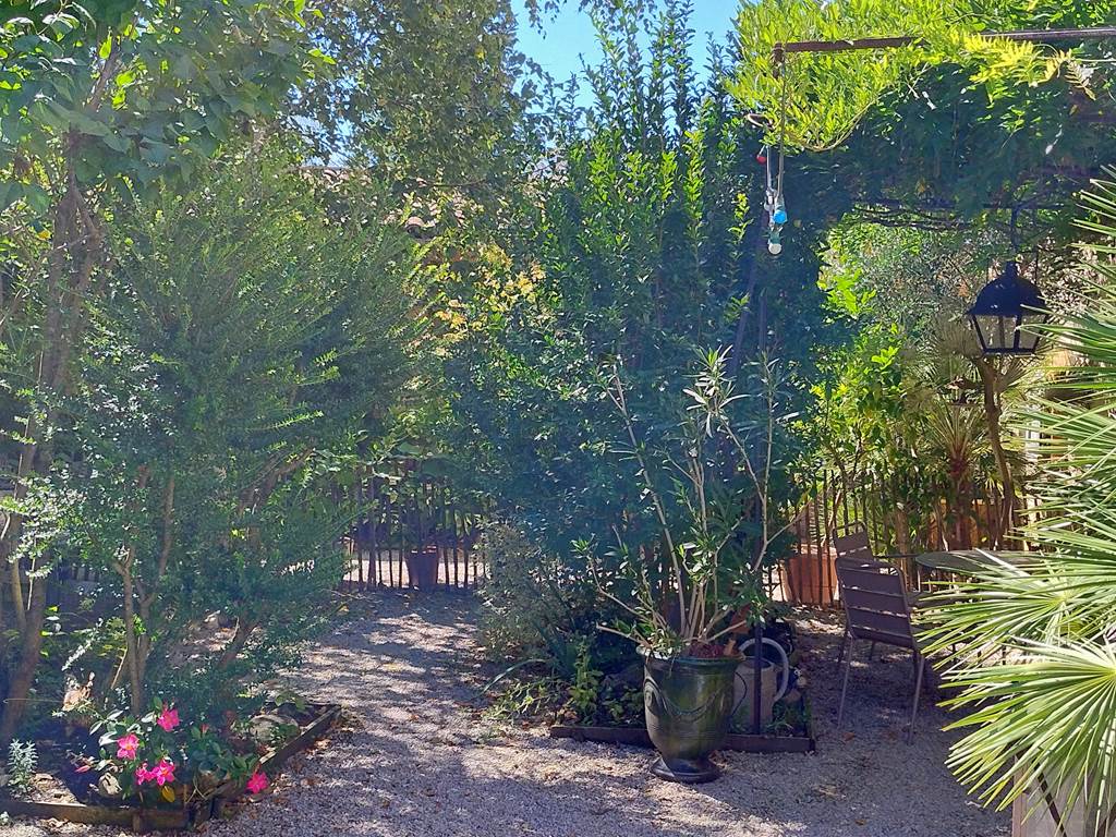 16-bis-gite-hotel-marssac-jardin