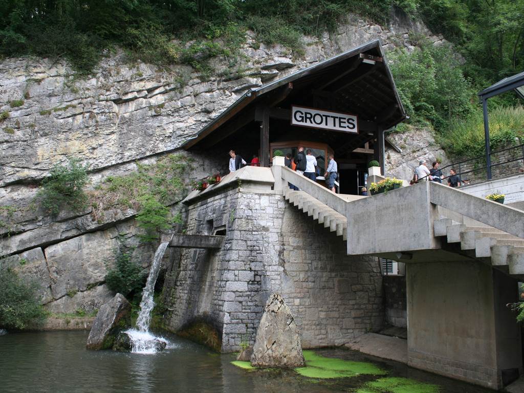 a 20 minutes du gîte les grottes de Remouchamps