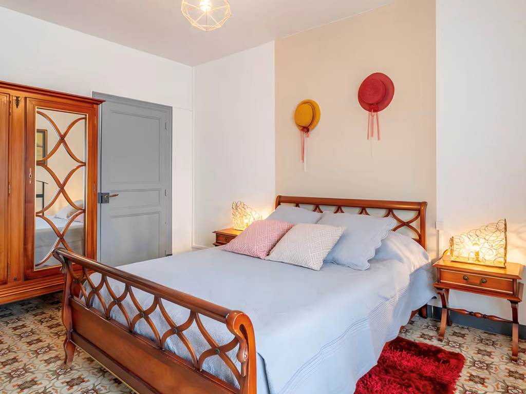 chambre-parentale-lit-double-gite-famille-olonzac