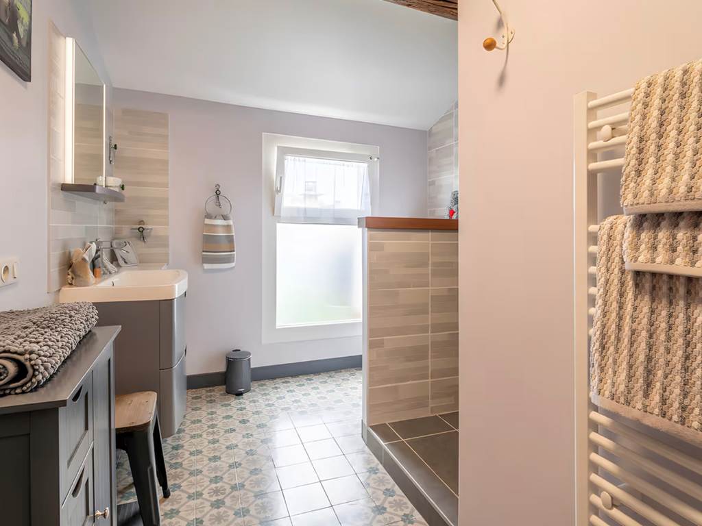 salle-de-bain-douche-italienne-gite-olonzac