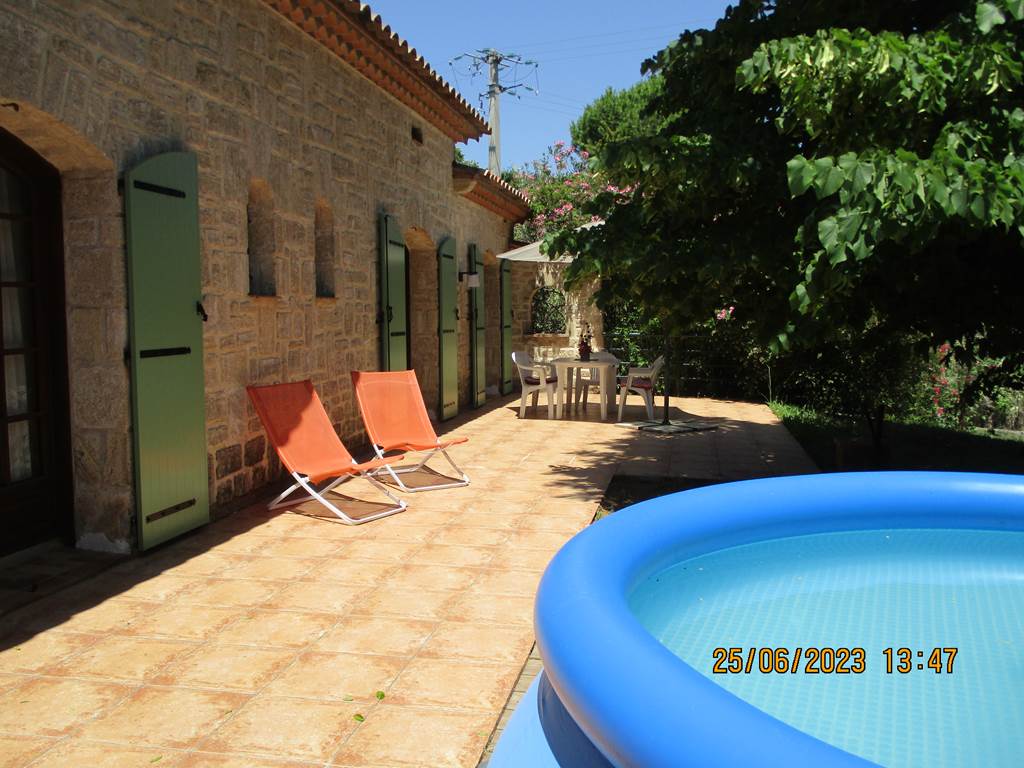 Gîte des Oliviers Valros - terrasse piscine