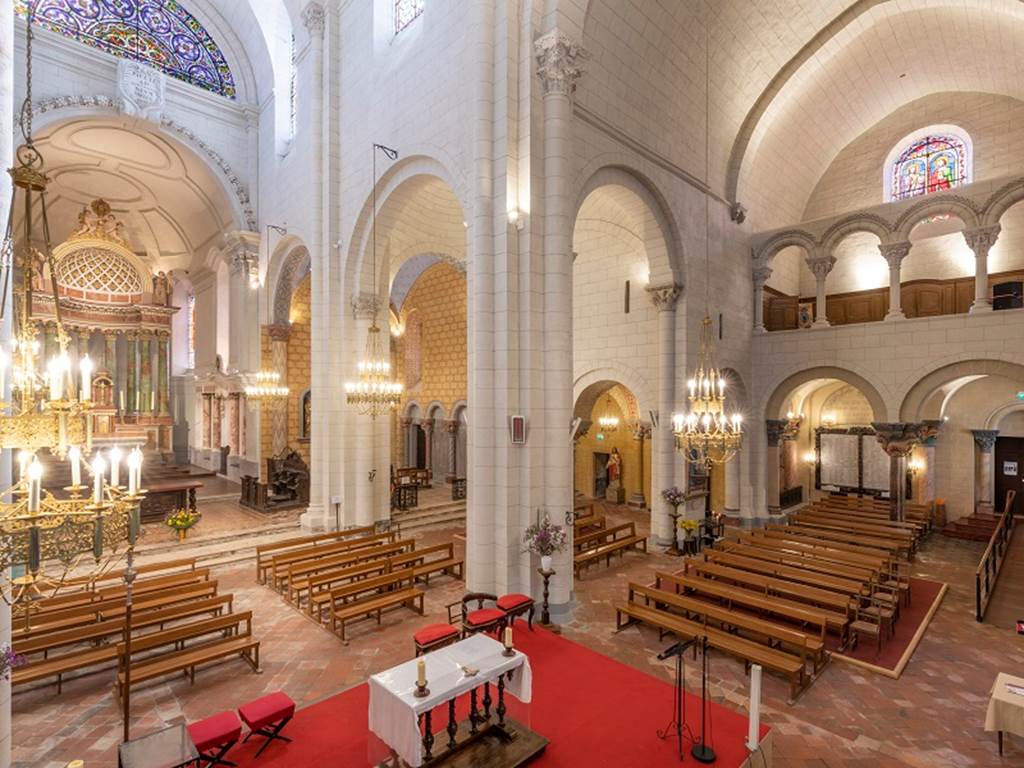 2019_SEV_Vue du choeur et du transept de l'abbatiale001 (c) Paul Meyranx TiS