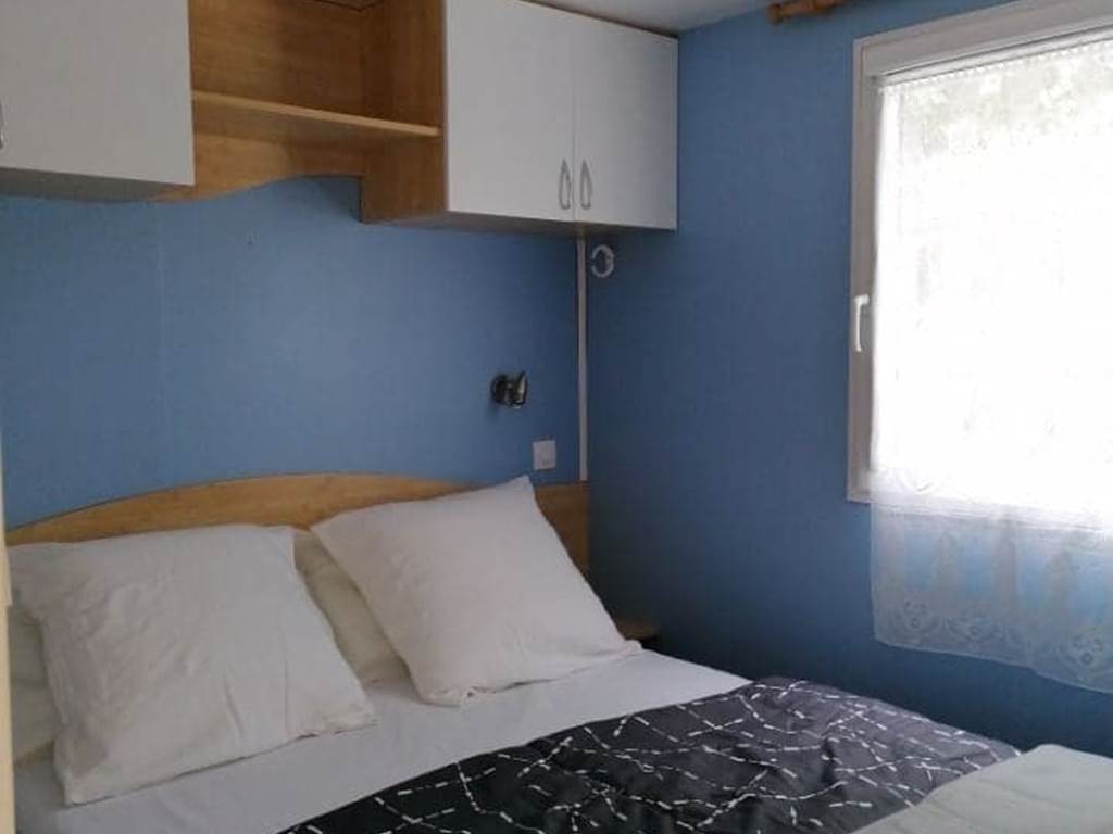 chambre lit double  Logis bleu Domaine Quiescis