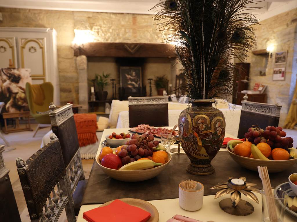chateau-saint-chamarand-seminaire-reception-grand-salon-petit-dejeuner-groupe