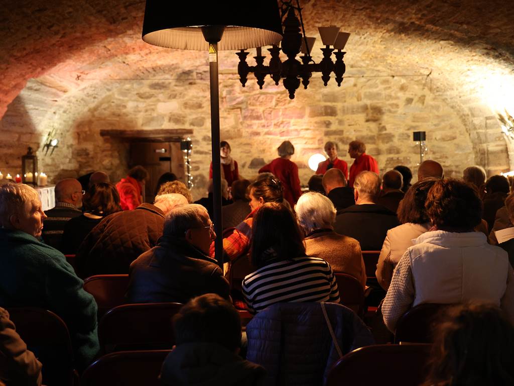 Événement d'exception au Château de Saint-Chamarand : célébrez vos moments forts dans le cadre prestigieux de notre salle voûtée médiévale.