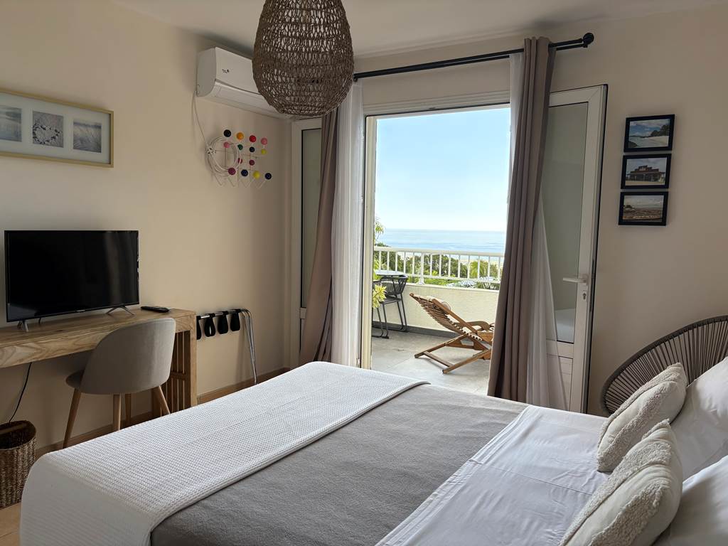 chambre Galabé, climatisée avec terrasse et vue océan, lit Queen Size