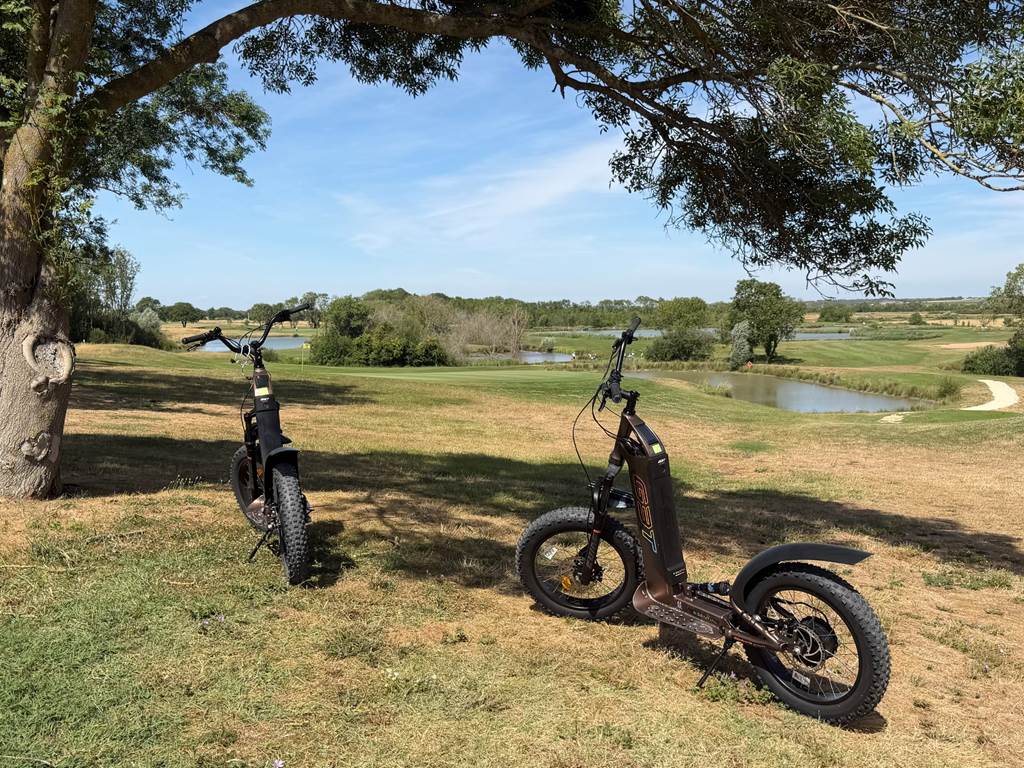 Golf et trottinette