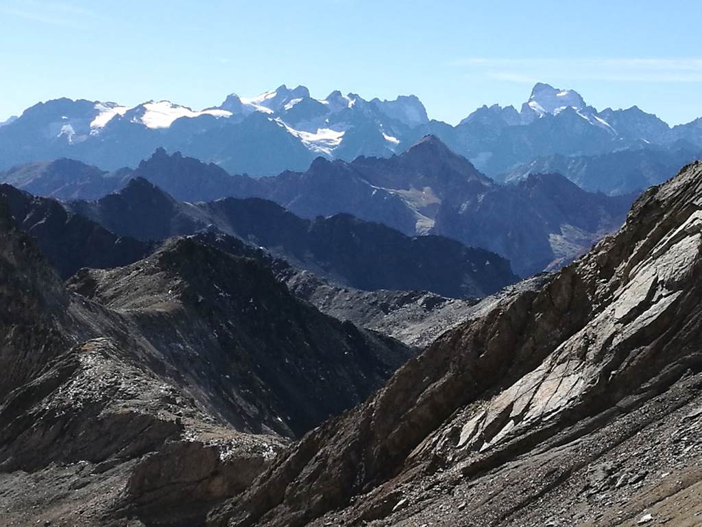 Vue du sommet du Mont Thabor - un paysage aride et minéral