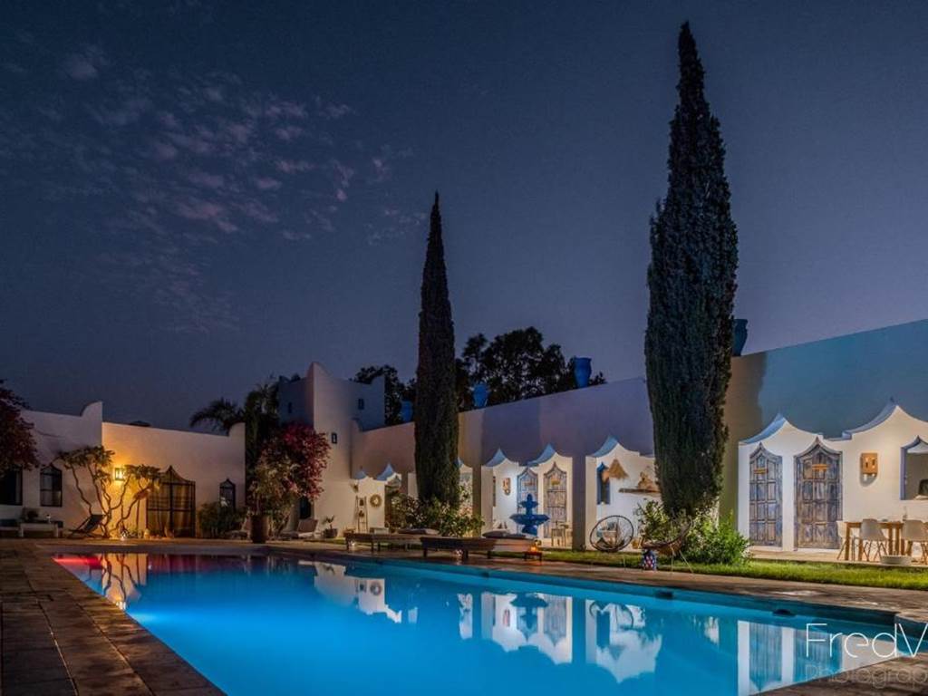 piscine la nuit