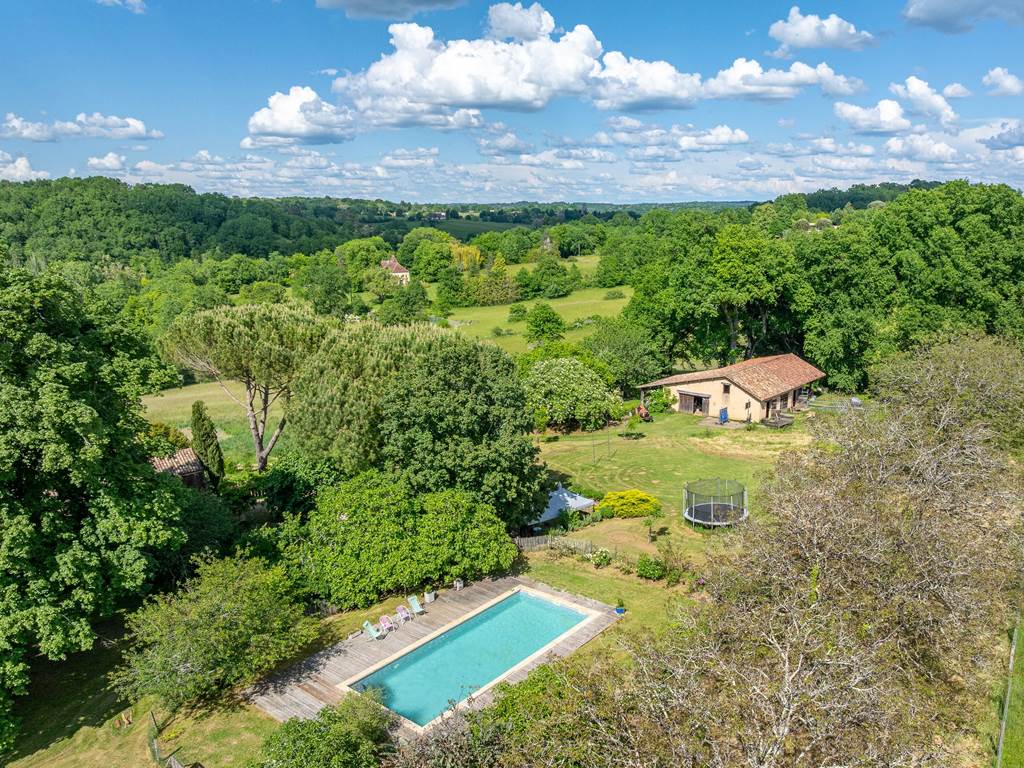 Domaine INYAQAB Cause de Clérans gîte et cabanes perchées crédit photo logadrone