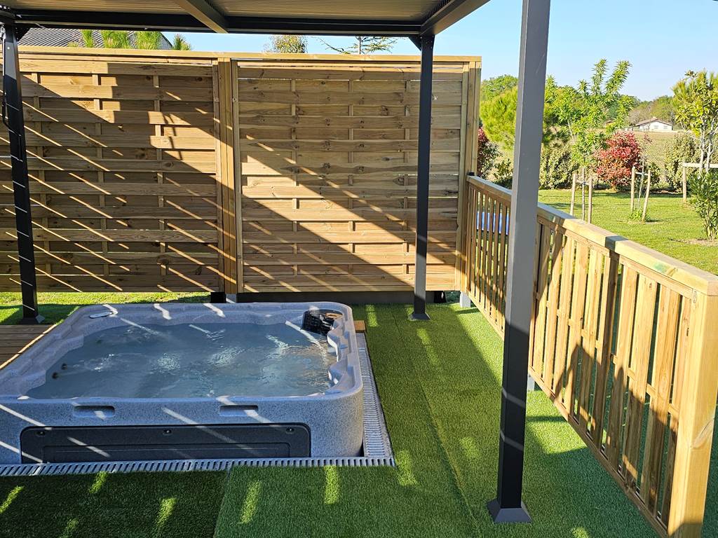 Le jacuzzi Abaca Colors Biarritz Bayonne Ondres Capbreton