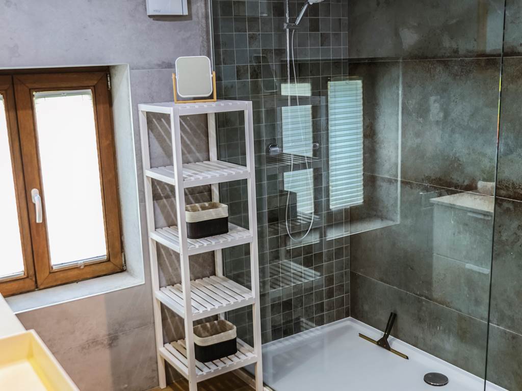 Gi^te Maud Neuprez. 10-25 BOOKING HD-59