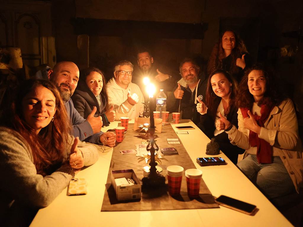 Affrontez vos peurs entre amis avec le scénario Hantise : un défi ludique et immersif unique au Château Ludique de Saint-Chamarand.