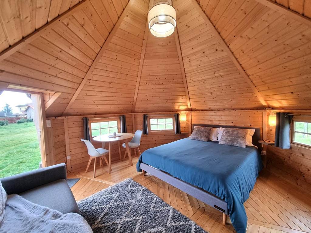 Nuit insolite en couple ou entre amis avec jacuzzi privatif près de Lyon