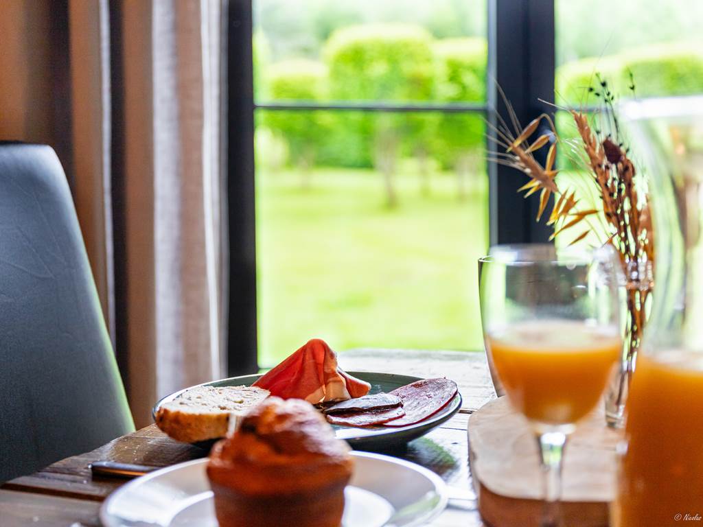 Petit déjeuner vue exterieur BedinBellongue