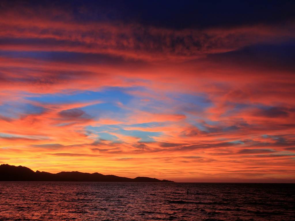 coucher de soleil vue depuis l'Appart Bleu Azur Saint Florent en Corse