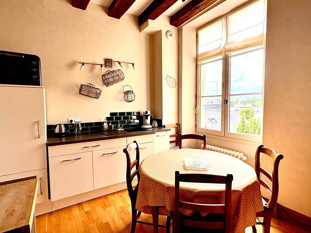 gite-deux-couronnes-chinon-cuisine 3