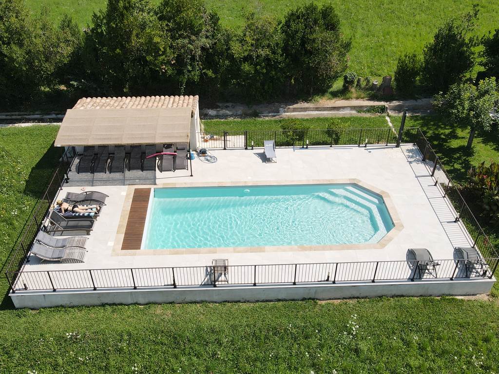 Chambre d hote Mas Pékin Arles vue piscine
