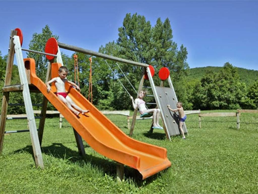 "Le Clos du Moulin", Village de Gîtes en Périgord : aire de jeux pour les enfants