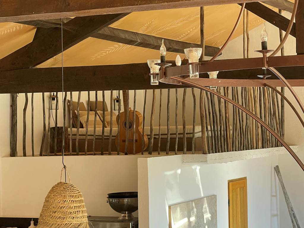 La cabane de l'orangerie en bois pelé