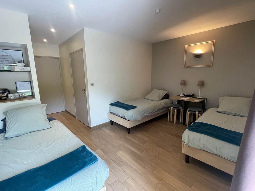 Chambre Hugo 3 lits simples