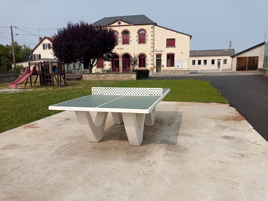 Table de ping-pong, jeux pour enfants, tennis,  équipements sportifs derrière le gîte