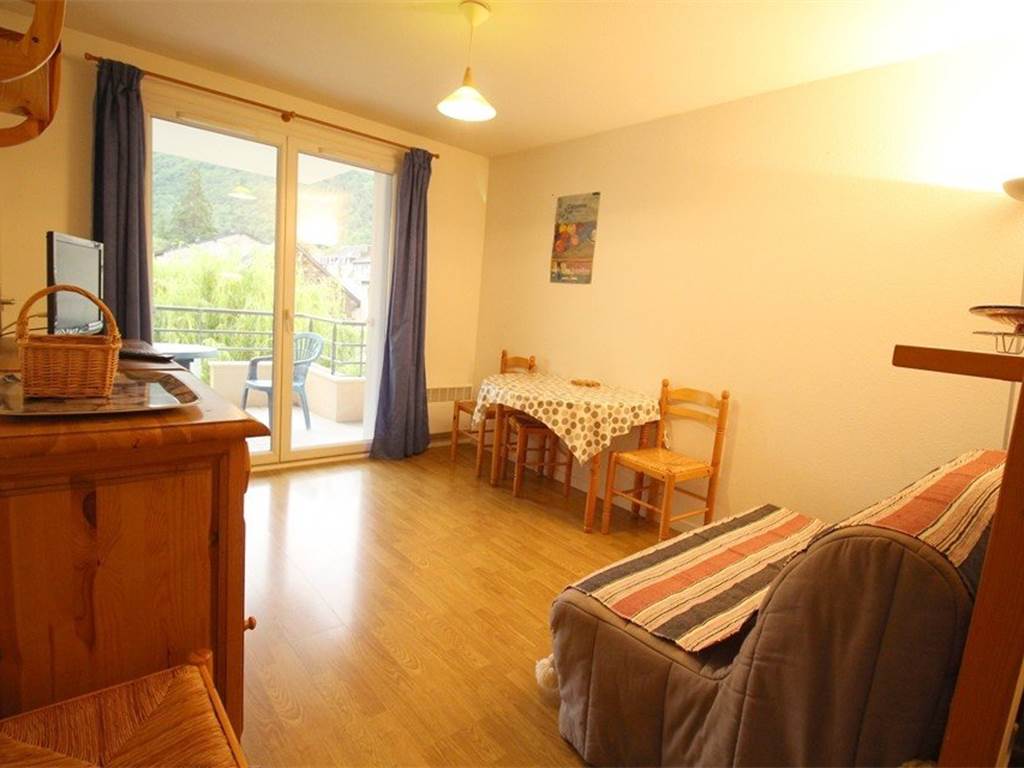 LUCHON 2 PIECES CABINE POUR 4 PERS. - BALCON -PARKING - PT25B