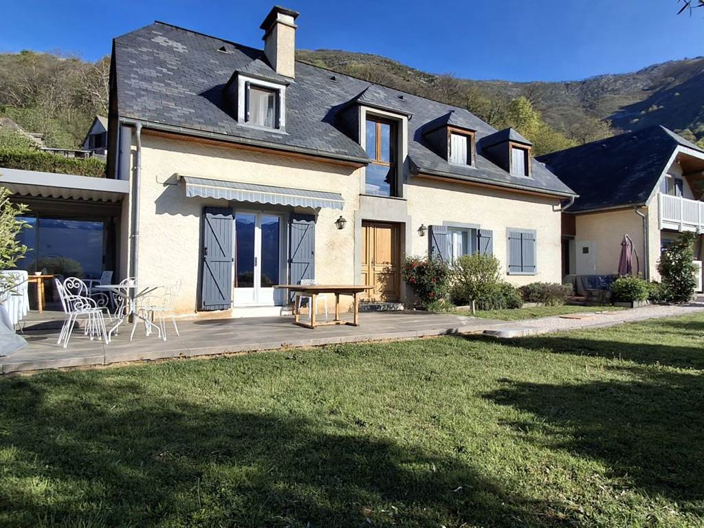 Deux gîtes en haut du village