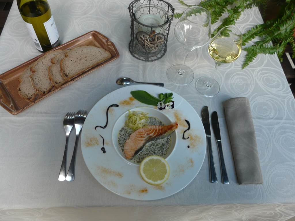 Manoir des Tuileries - Darne de saumon cre`me de cerfeuil