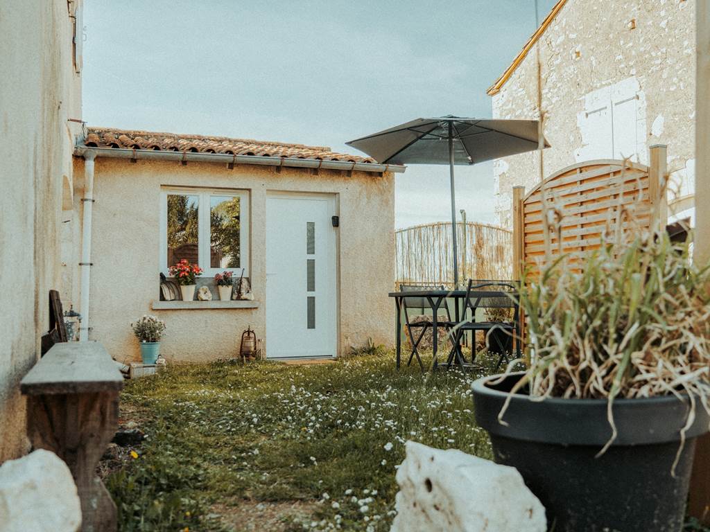 Entrée Gîte & petit jardin du gîte