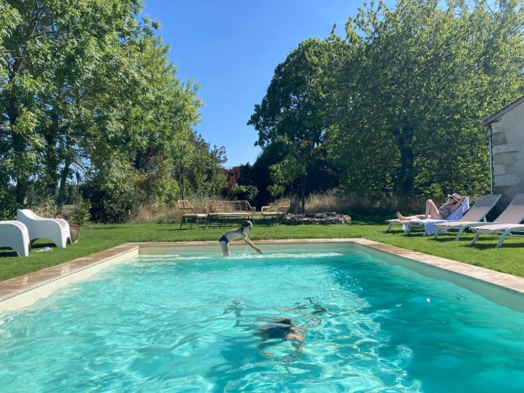 chambres-d-hotes-amboise-maison-chemin-piscine