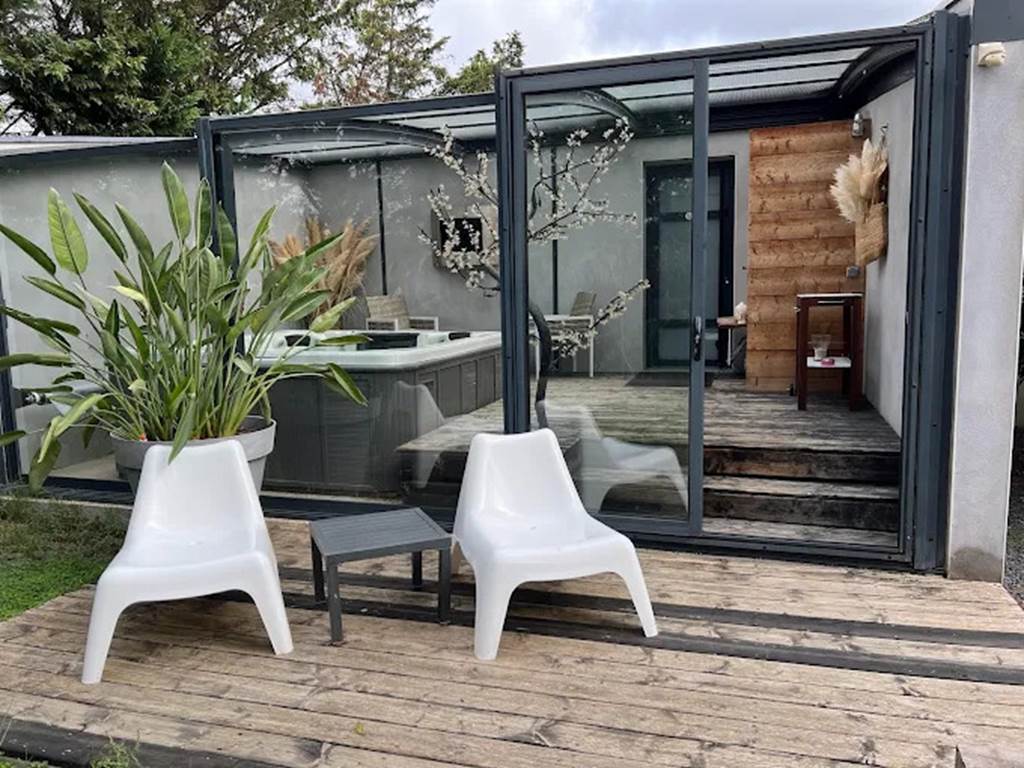 terrasse et abri spa sejour agreeable et luxe