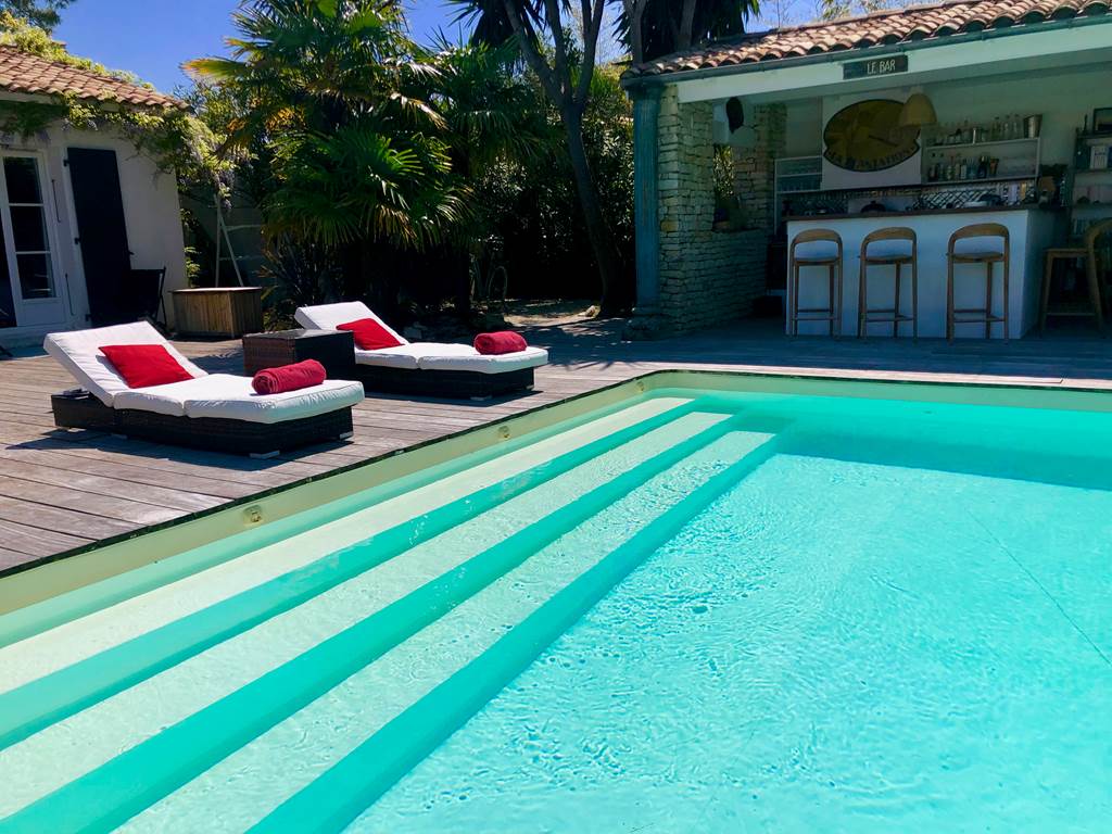 piscine cote´ bar