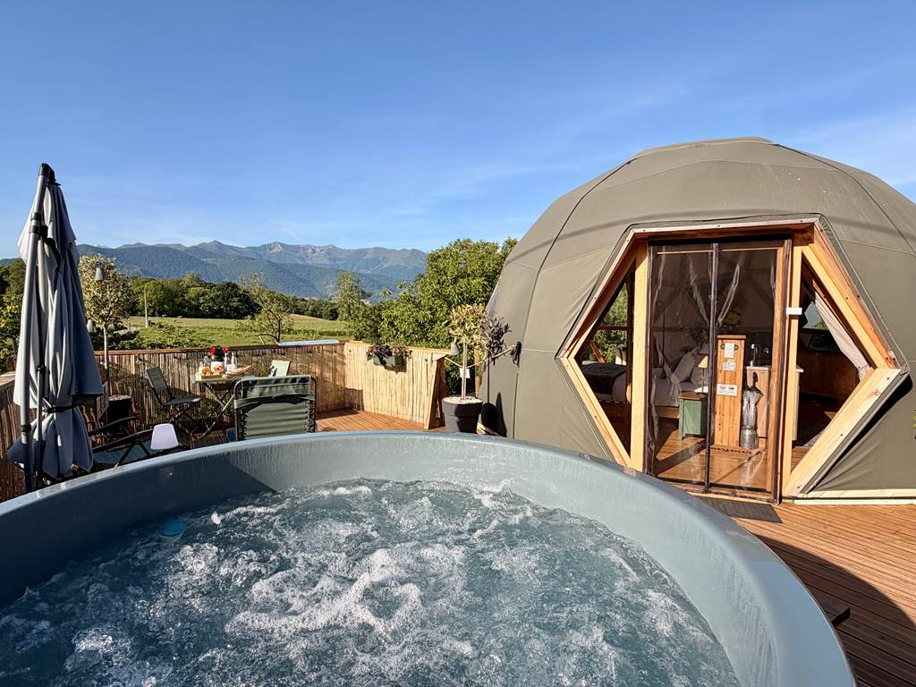 Bain nordique avec vue sur les Pyrénées
